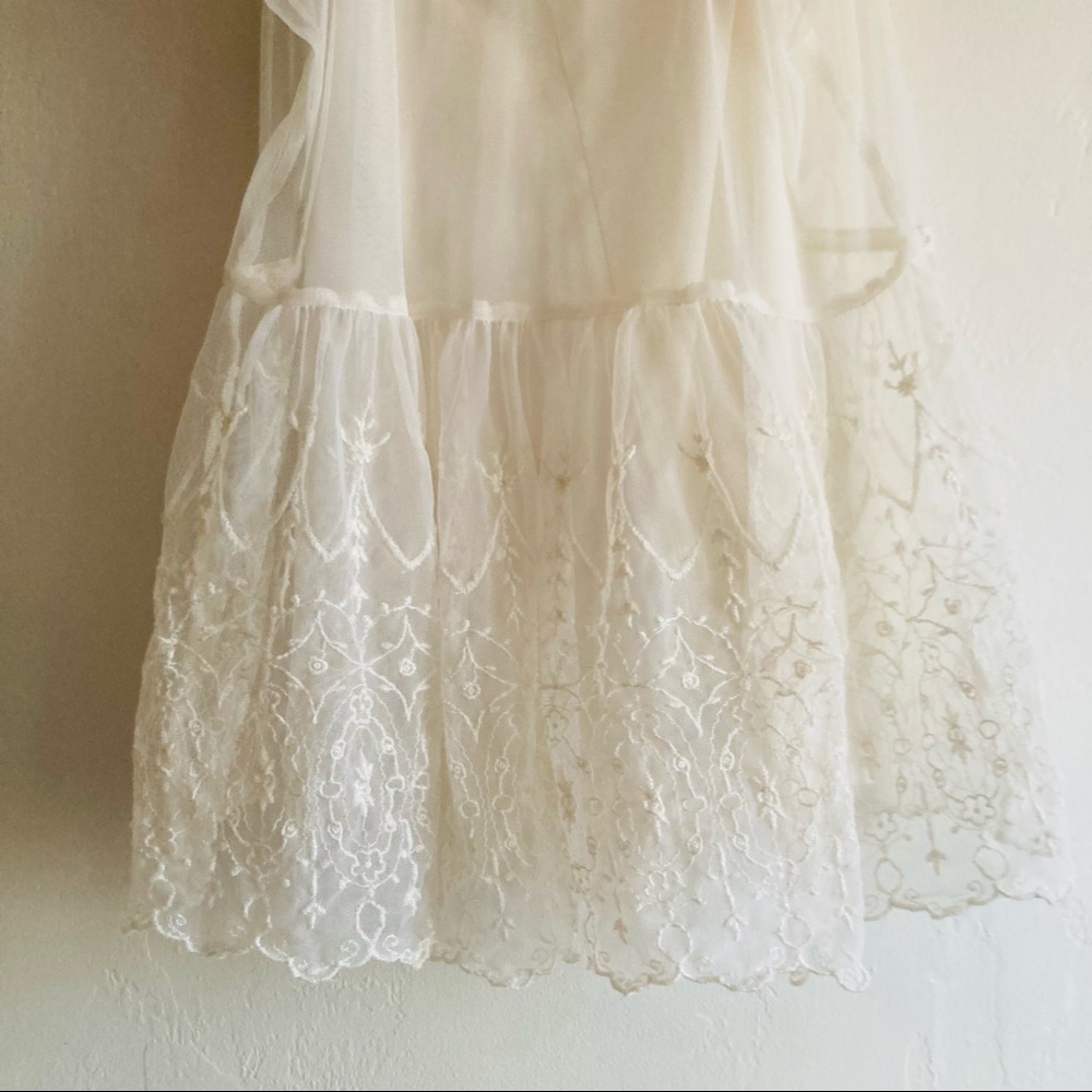 Hollister • Sheer Tulle Flowy Cream Tank Top with Camisole - Picture 8 of 9